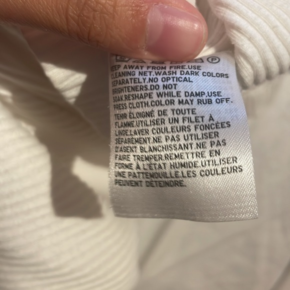 Uniqlo basic white tee - Picture 5 of 5